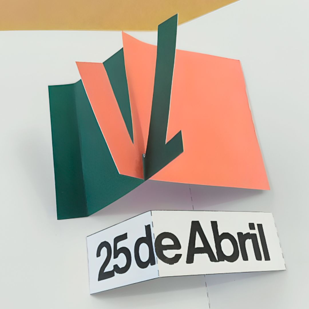 Workshop de formação de professores sobre postais pop-up alusivos ao 25 de abril, com José Alberto Rodrigues